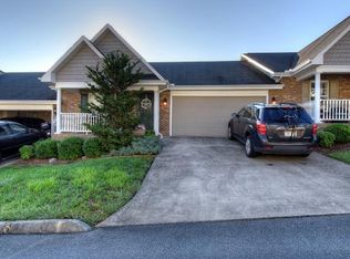 39 Hiddenbrook Ln, Johnson City, TN 37615