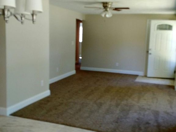 4th image of 4890 Rosewood Dr