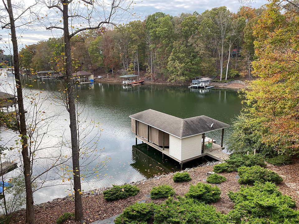1st image of 204 Camelot Dr