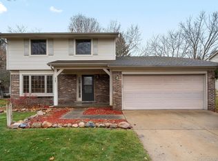 5145 Old Cove Rd, Clarkston, MI 48346