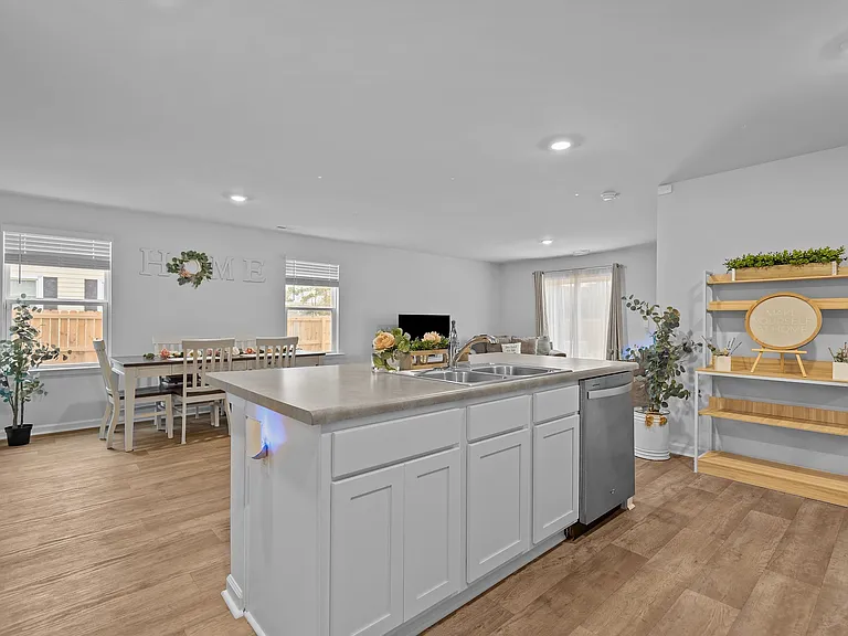 402 Folkstone Rd — Photo 26