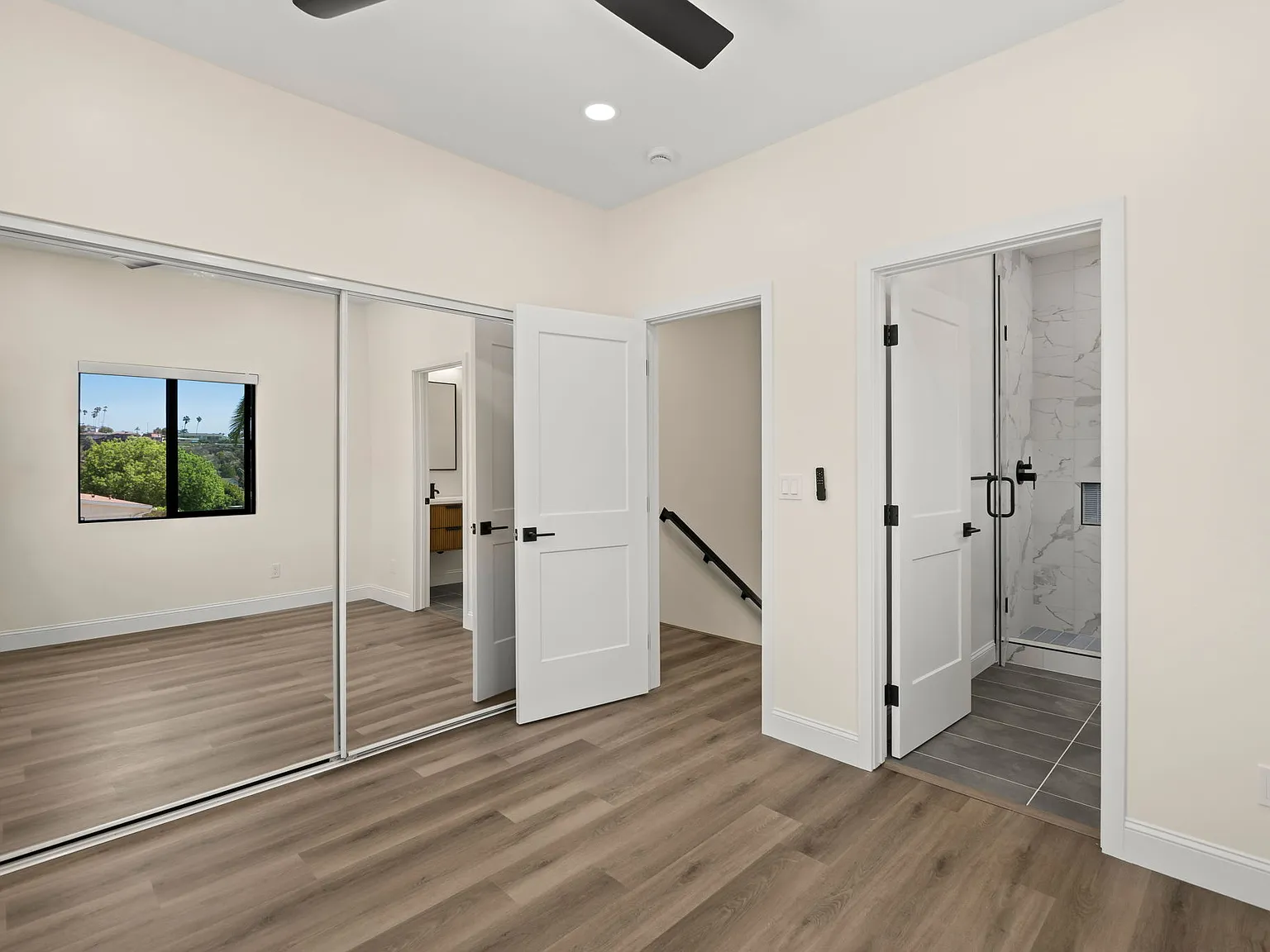 3 bed, 1200 sqft, $7,200 — Photo 3