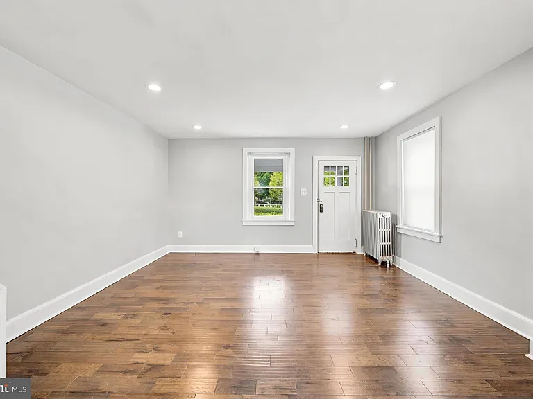 732 W Railroad Ave — Photo 8