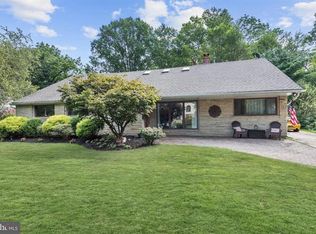 9 Greenvale Rd, Moorestown, NJ 08057