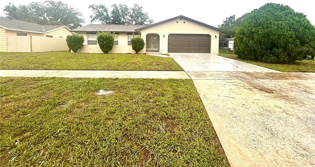 3 bed, 2.0 bath, 1680 sqft, $2,200 — Photo 2