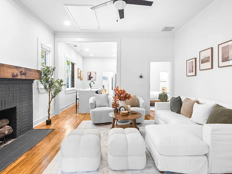 E Lake Dr — Photo 1