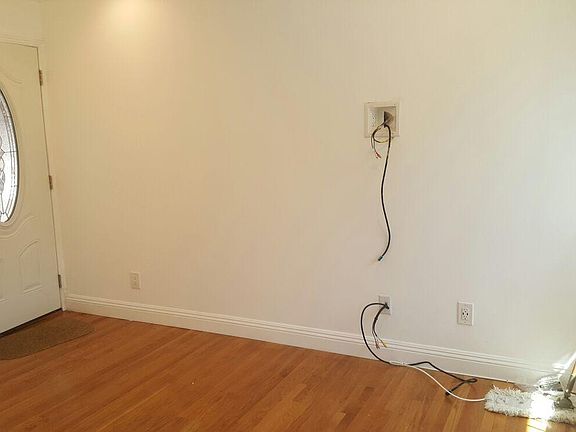 5th image of 6137 Glen Tower St