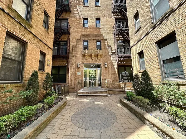 1151 Brighton Beach Ave APT 2P, Brooklyn, NY 11235
