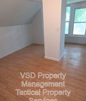 3rd image of 1583 E 84th St #Up