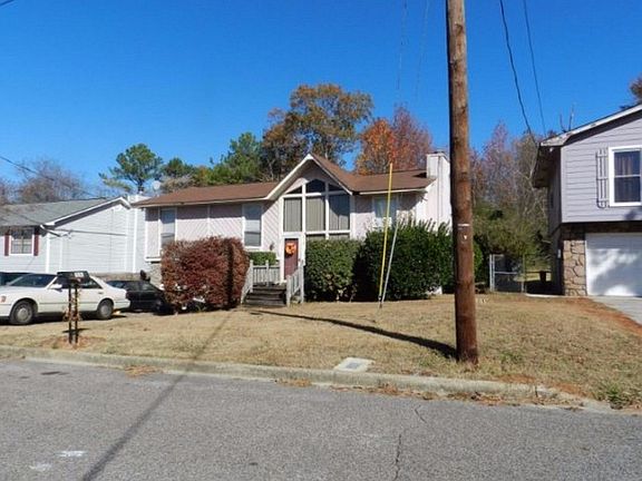 3rd image of 612 Closhire Ln W