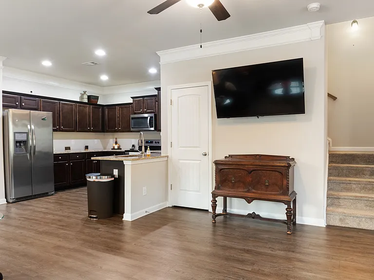 1289 Towne Square Ct — Photo 6