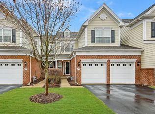 1111 Pine Valley Ct, Elgin, IL 60124