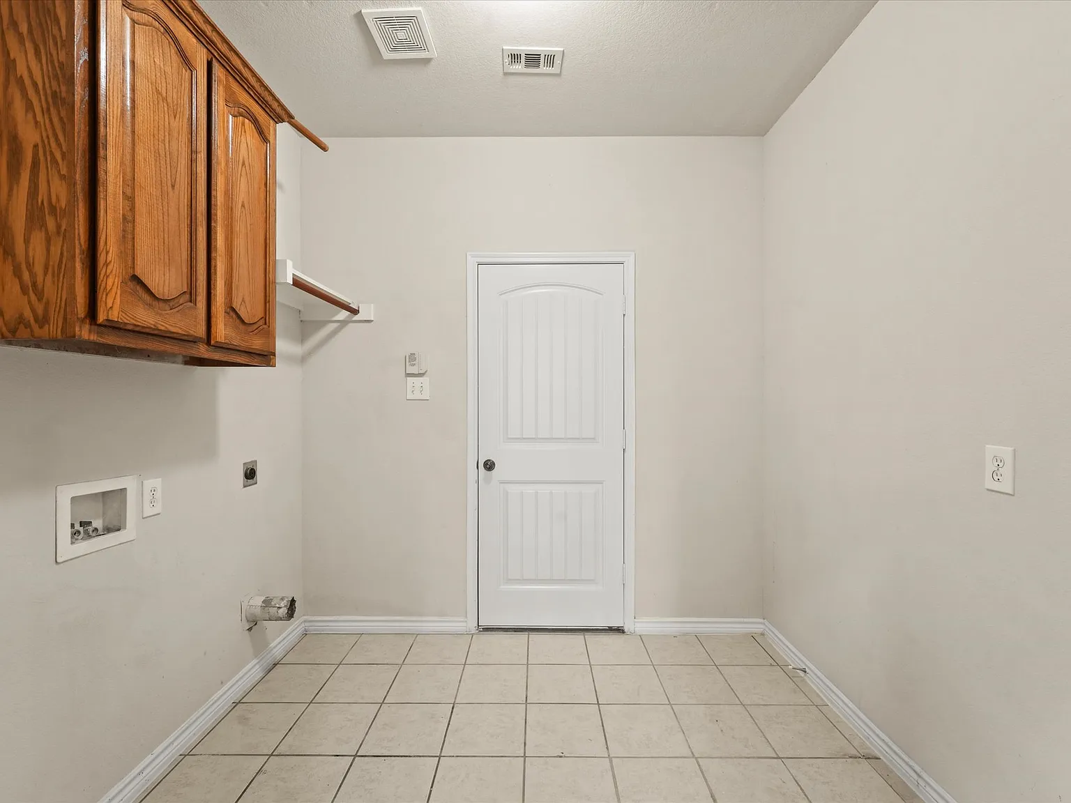 5 bed, 3234 sqft, $3,000 — Photo 3