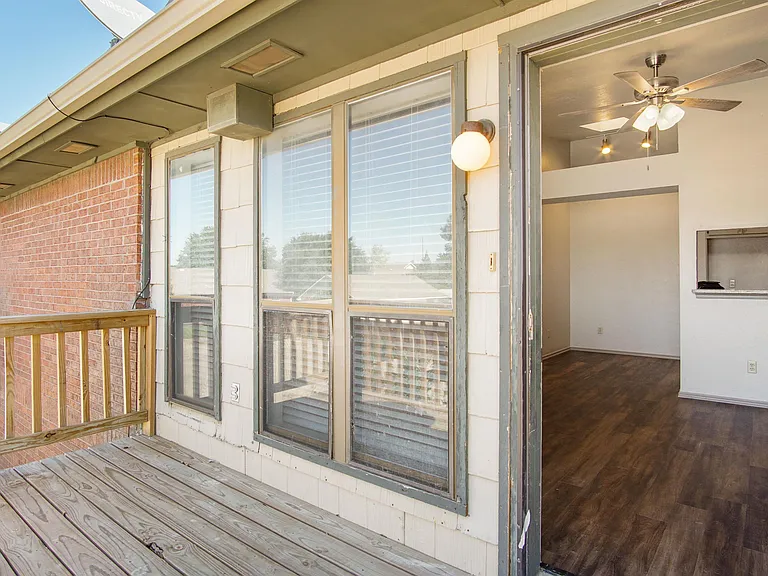 1000 Rambling Oaks Dr #6 — Photo 2