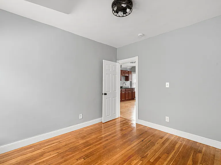 73-75 Robin St #3 — Photo 10