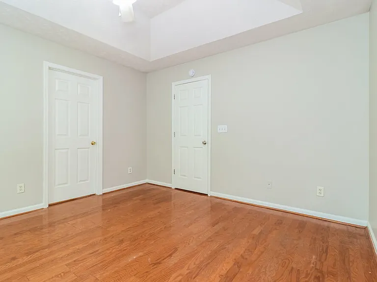 2124 Oakland Spring Dr — Photo 10