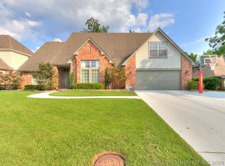 5618 E 80th Pl, Tulsa, OK 74136