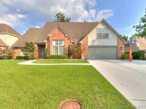 5618 E 80th Pl, Tulsa, OK 74136