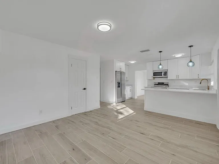 1224 Helen St — Photo 13