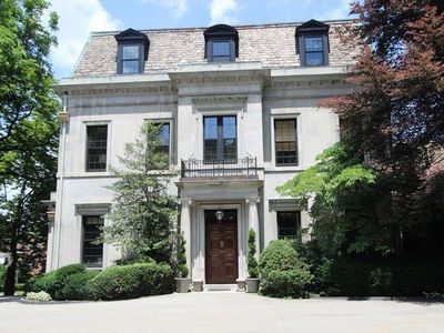 5045 5th Ave APT 201, Shadyside, PA, 15232