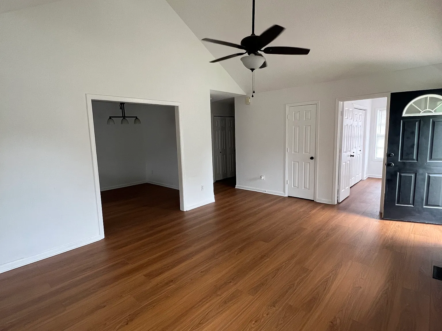 3 bed, 1270 sqft, $2,000 — Photo 2