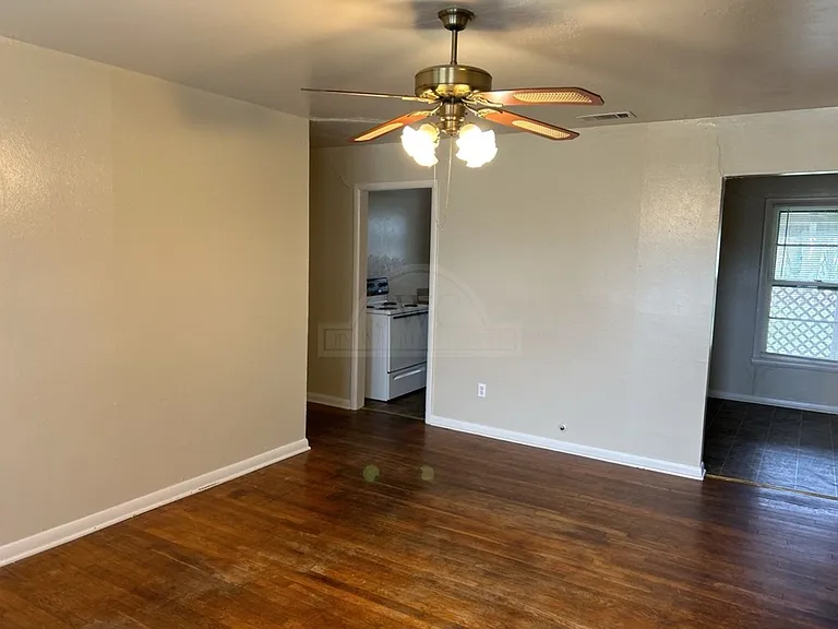 408 Allen St — Photo 5