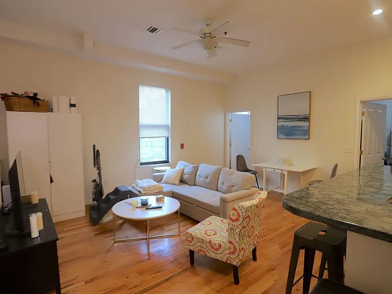 105 11th St #2F — Photo 1