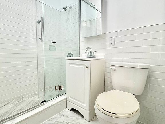 5th image of 326 E 109th St APT 7
