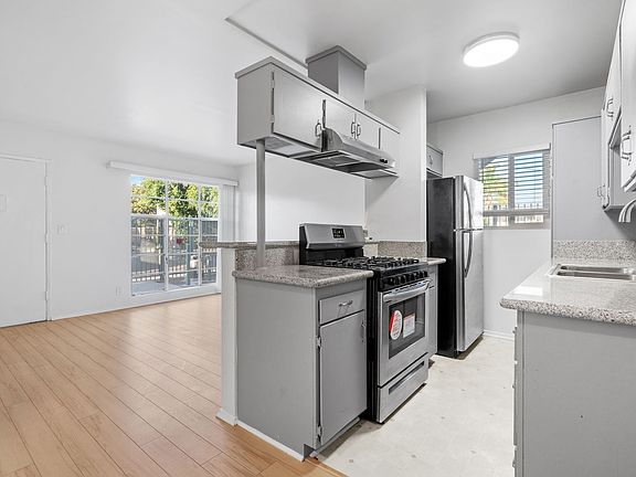 5th image of 1245 N Harvard Blvd APT 1