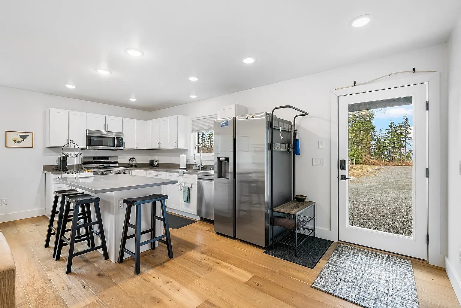 1 bed, 700 sqft, $2,300 — Photo 1