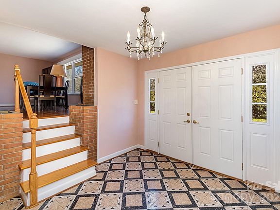 5th image of 2718 Moores Park Dr