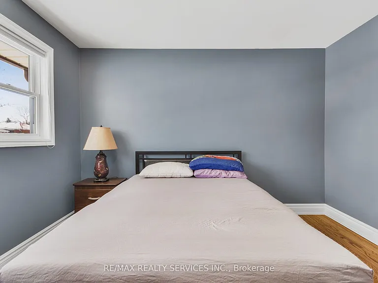 185 Burlington St — Photo 11