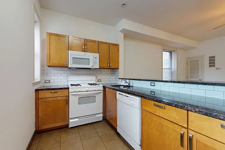 5400-5406 S. Maryland Avenue — Photo 13