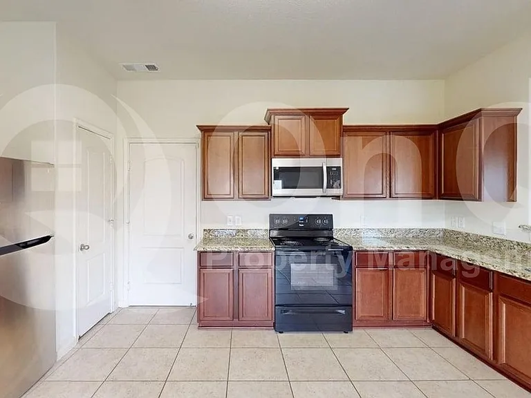 1623 White Mountain Way — Photo 2