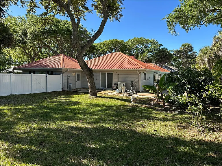 1200 Poitras Dr — Photo 21
