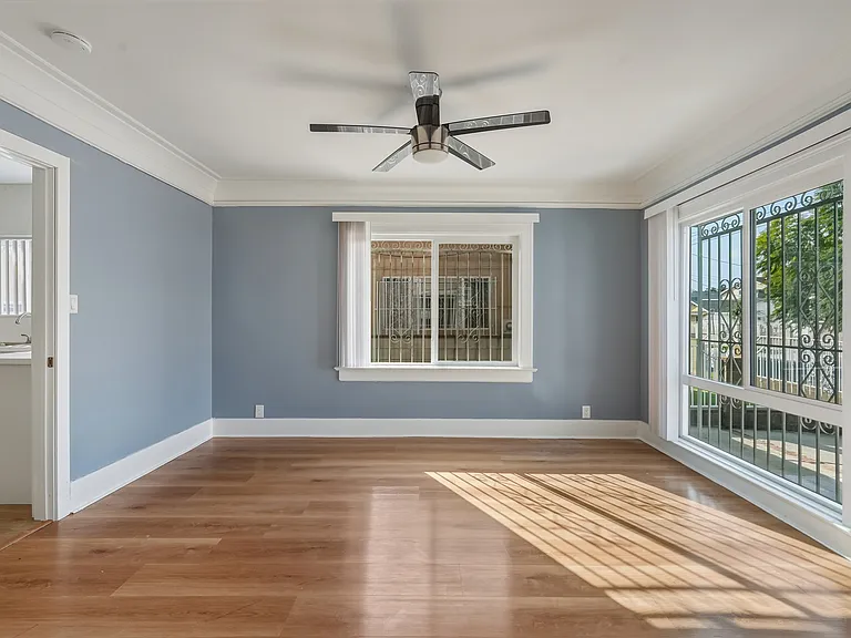 1174 N Alexandria Ave — Photo 3