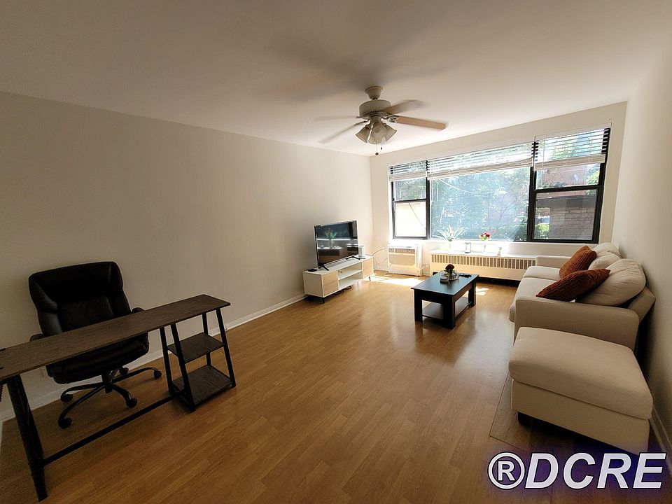 1st image of 2013 W Morse Ave #D1