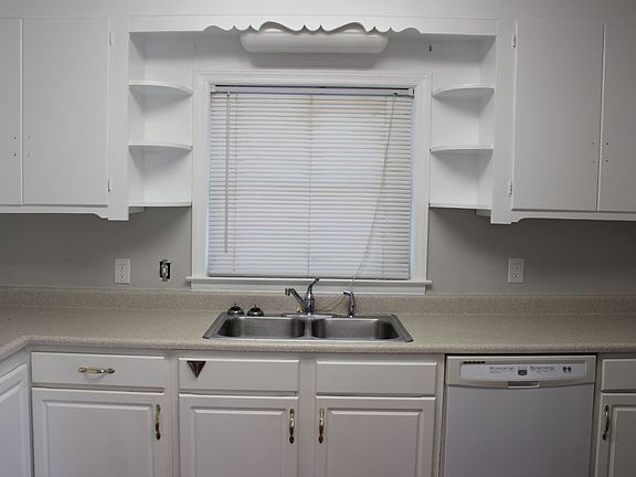 4th image of 5213 Spruce Dr
