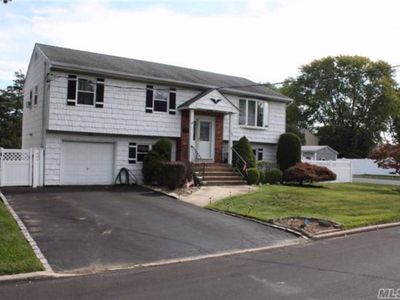 120 Farmers Ave, Lindenhurst, NY, 11757