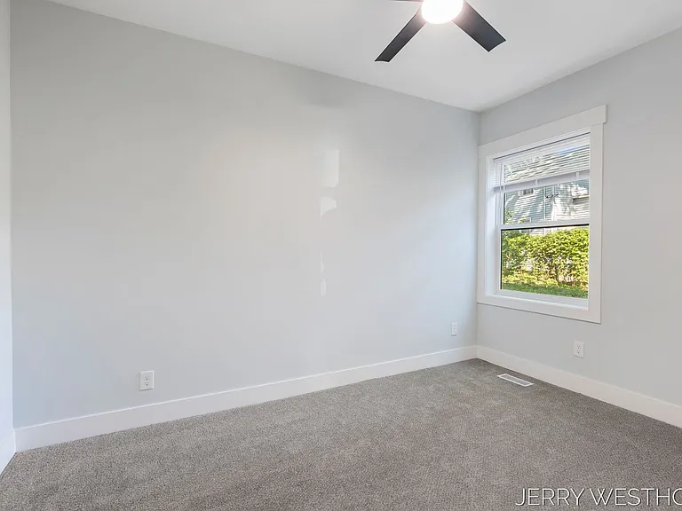 715 Butterworth St SW #3 — Photo 17