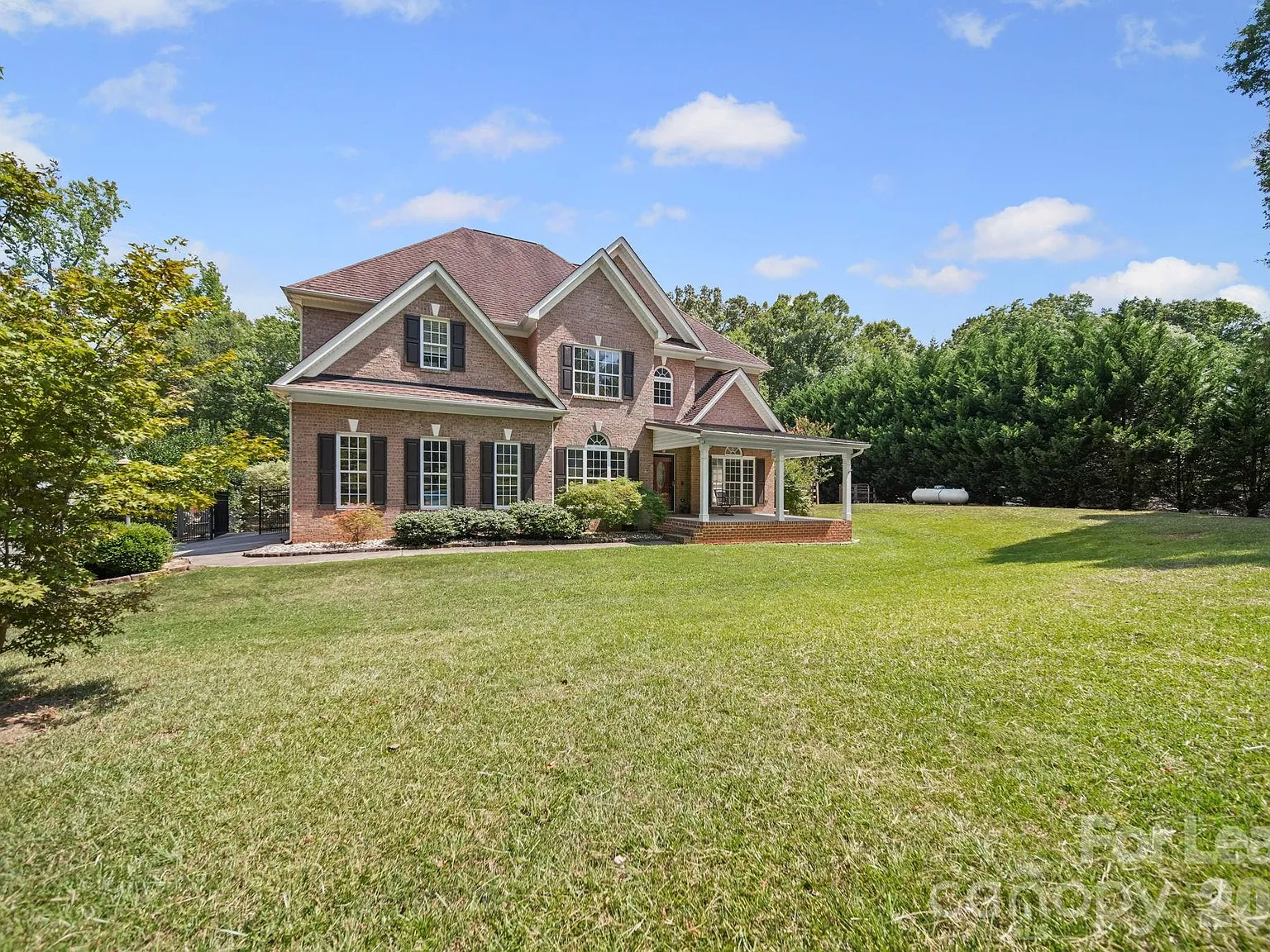 3 bed, 3.0 bath, 2876 sqft, $3,500 — Photo 3