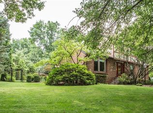 151 Oak Meadow Dr, Oakmont, PA 15139