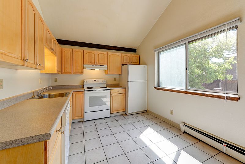 920 Marine Street Kitchen