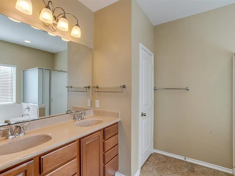 1109 Sussex Pl — Photo 14