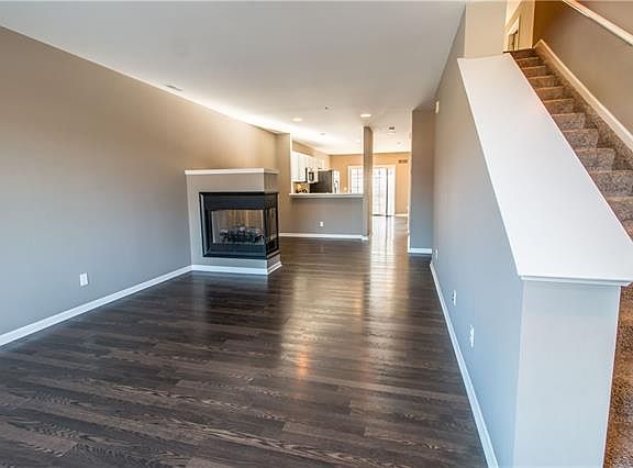3rd image of 3094 Camden Dr #1