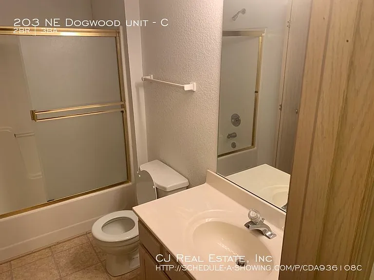 203 NE Dogwood St #C — Photo 4