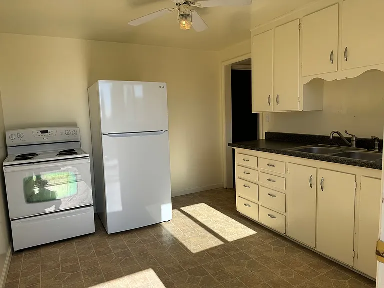 145 W 100 N — Photo 10
