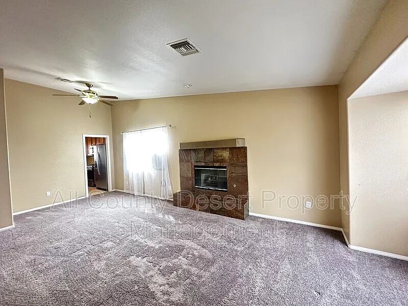 3 bed, 2.0 bath, 1597 sqft, $2,395 — Photo 4