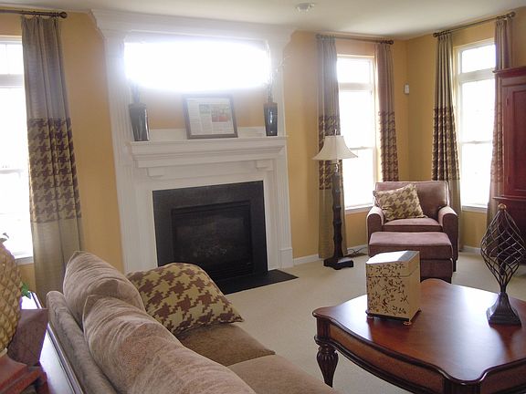 Family Room w/direct vent gas fireplace