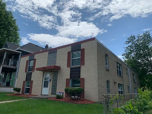 405 Fairview Ave N Photo 1